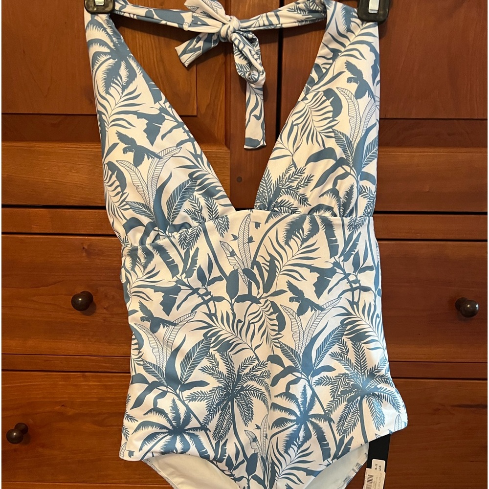 Touche’ Resort Collection one pc. Bathing suit BRAND NEW w tags. Size XL 10/12